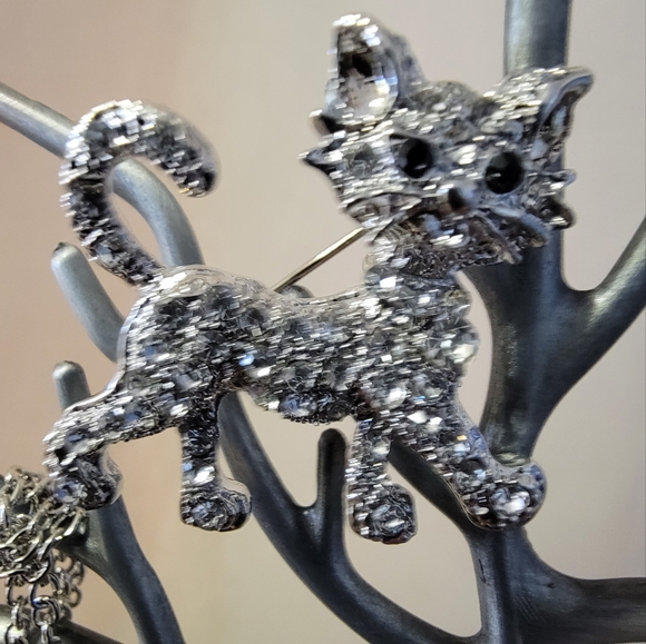 NEW* 2 CAT pendants. 1 Rhinestone cat brooch, 1 Black Onyz Cat pendant/necklace. - Picture 2 of 6